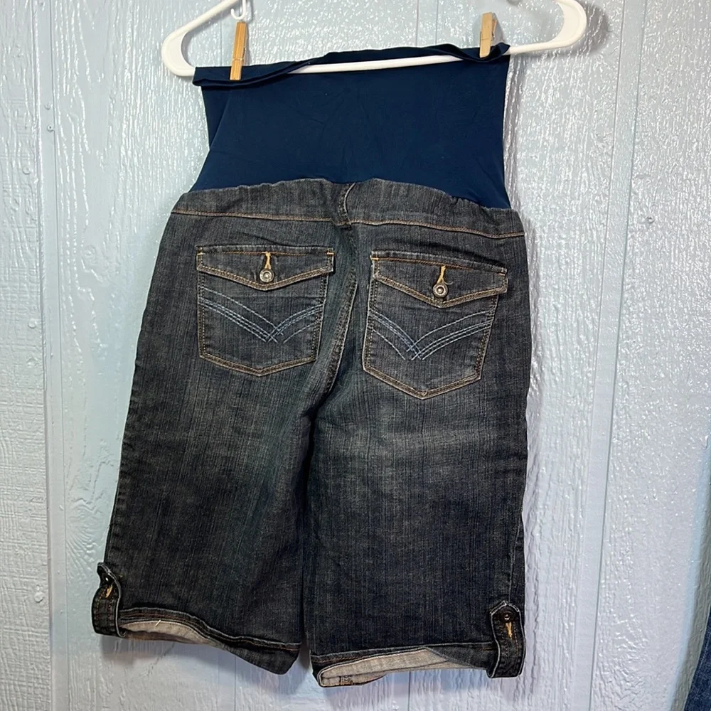 5 for $10 💜 Maternity pants and shorts bundle - Picture 6 of 10